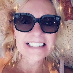 Meet your Posher, Mona